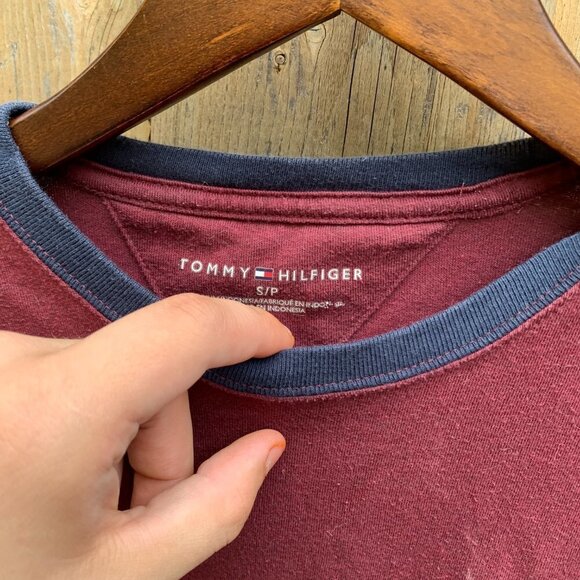 Tommy Hilfiger BIG LOGO T Shirt Small - Picture 2 of 2